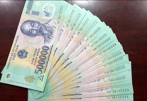 Tiền mặt trong phong bì đám cưới