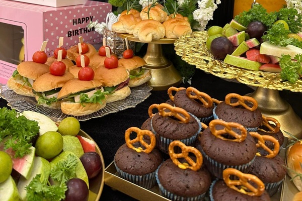 Tiệc nhẹ bánh ngọt