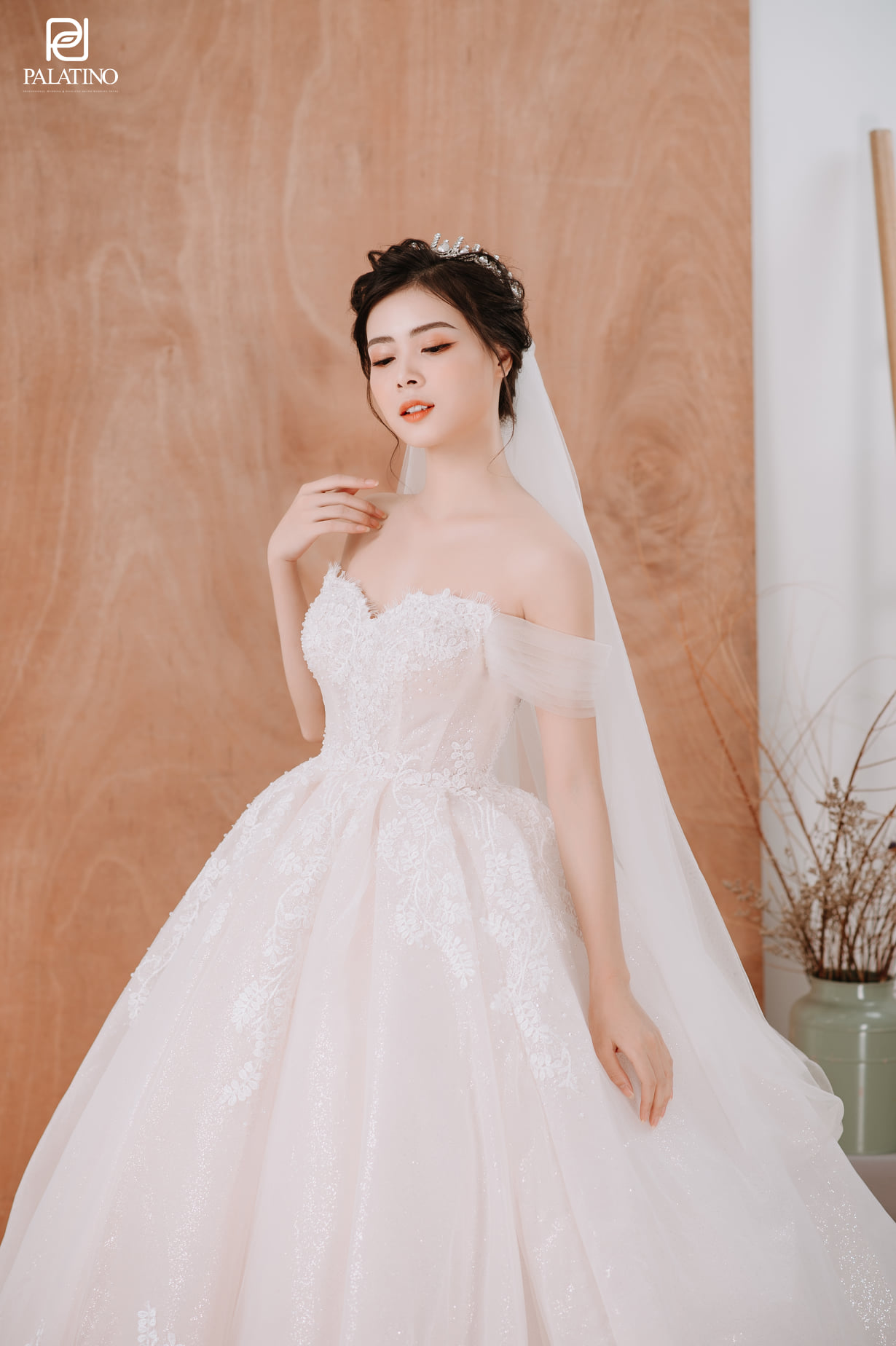 Váy cưới chữ A hở vai