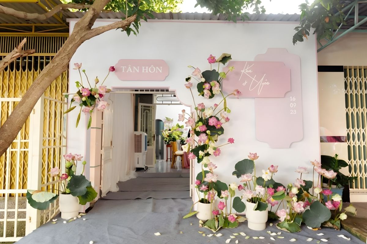 Photobooth trang trí gia tiên bằng hoa sen