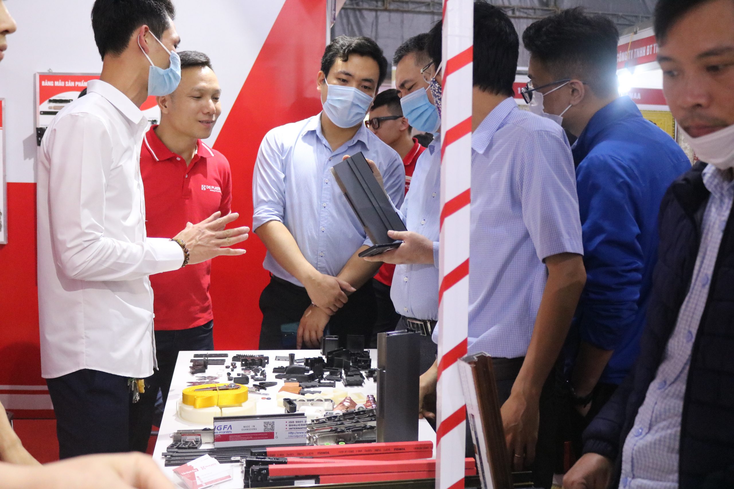 Bàn đón khách tiệc cưới
