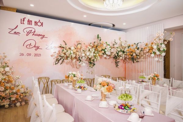 Trang trí lễ ăn hỏi tông hồng trắng