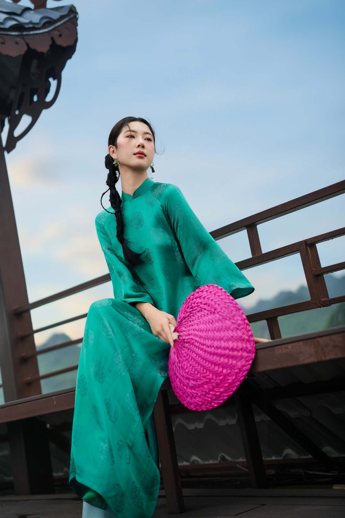 Quy trình chọn và chỉnh áo dài cưới tỉ mỉ