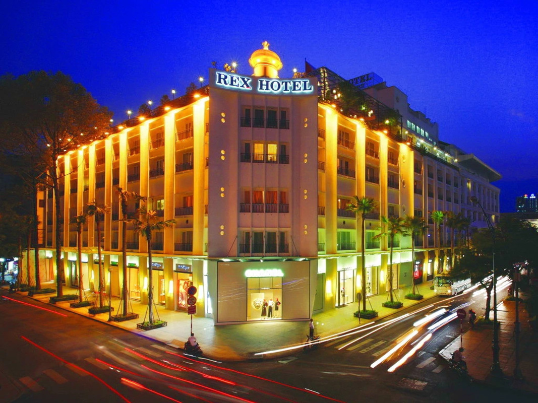 Khu vườn thượng uyển mang phong cách cổ điển tại Rex Hotel Saigon