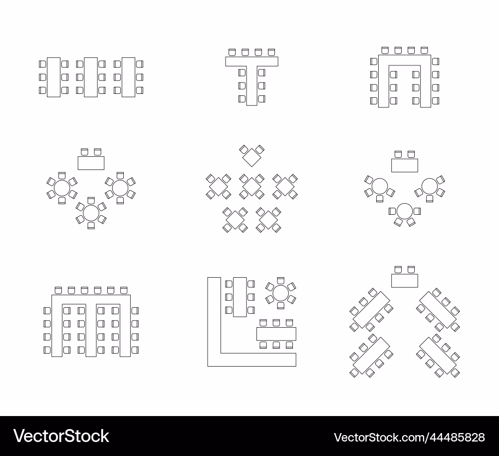 Bàn tiệc hoàng gia với centerpiece hoa cao, tấm trải bàn lụa, và các chi tiết trang trí đối xứng