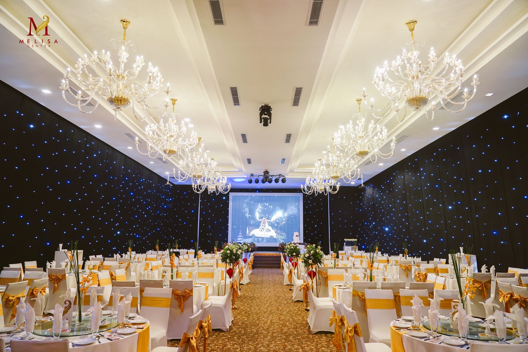 Sảnh tiệc rộng lớn với hệ thống ánh sáng hiện đại tại Melisa Center