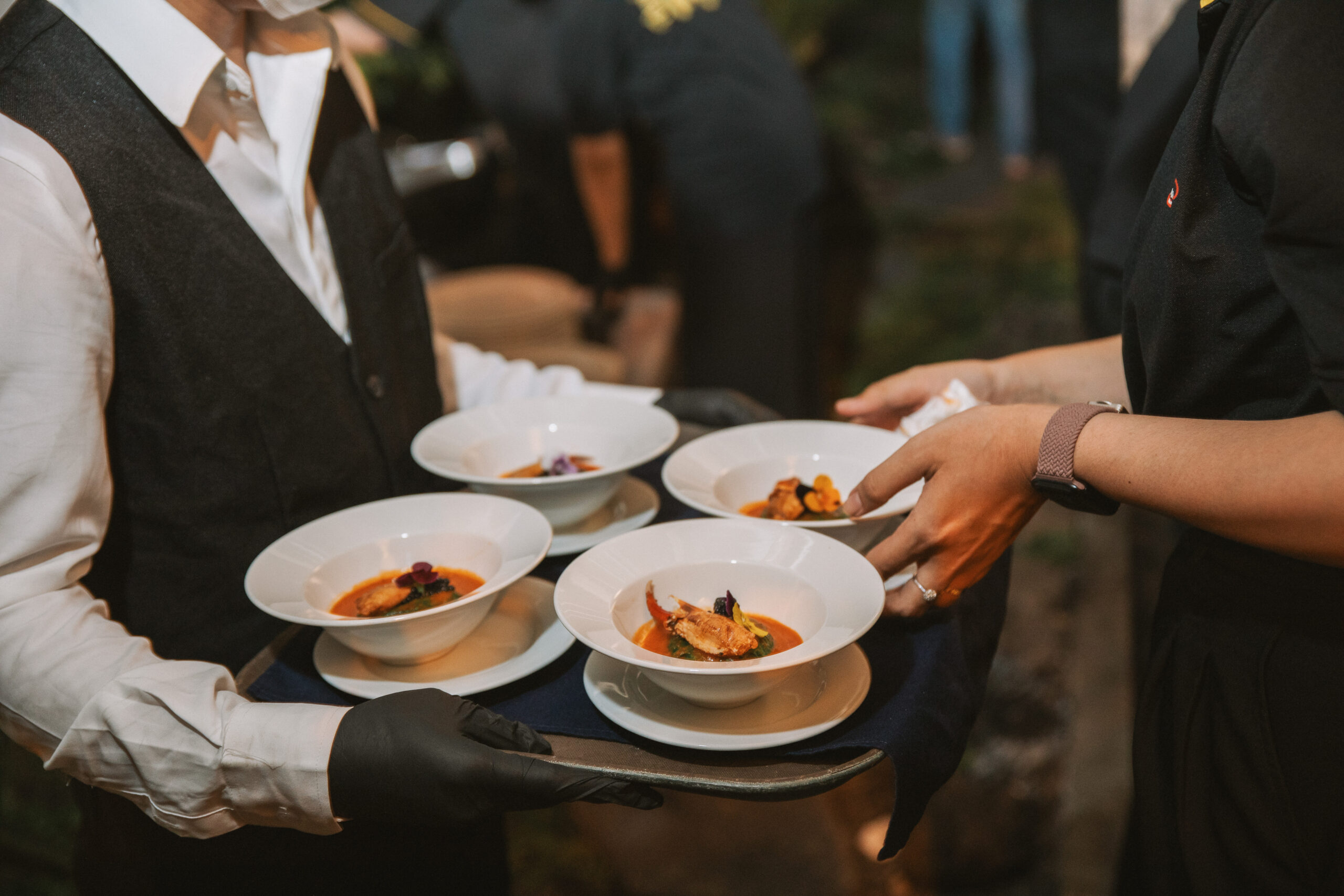 Món fine dining trình bày trong tiệc cưới