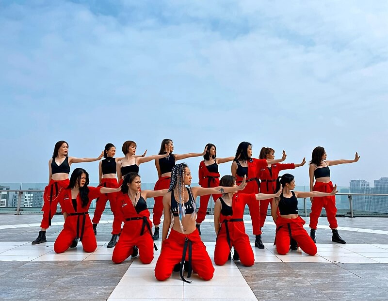 Trang phục hiện đại phương Tây cho khách mời đám cưới