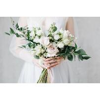 Hoa cầm tay cô dâu