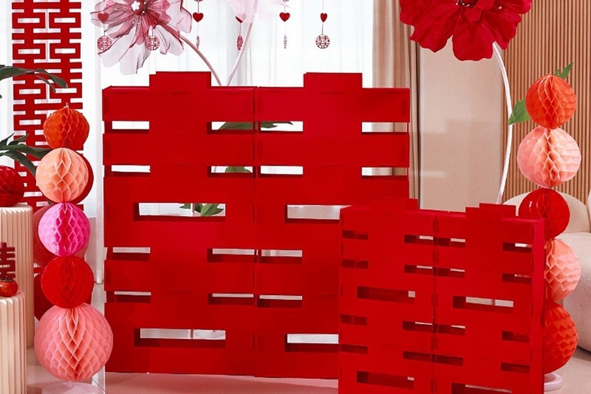 Phòng cưới rực rỡ với sắc đỏ hỷ
