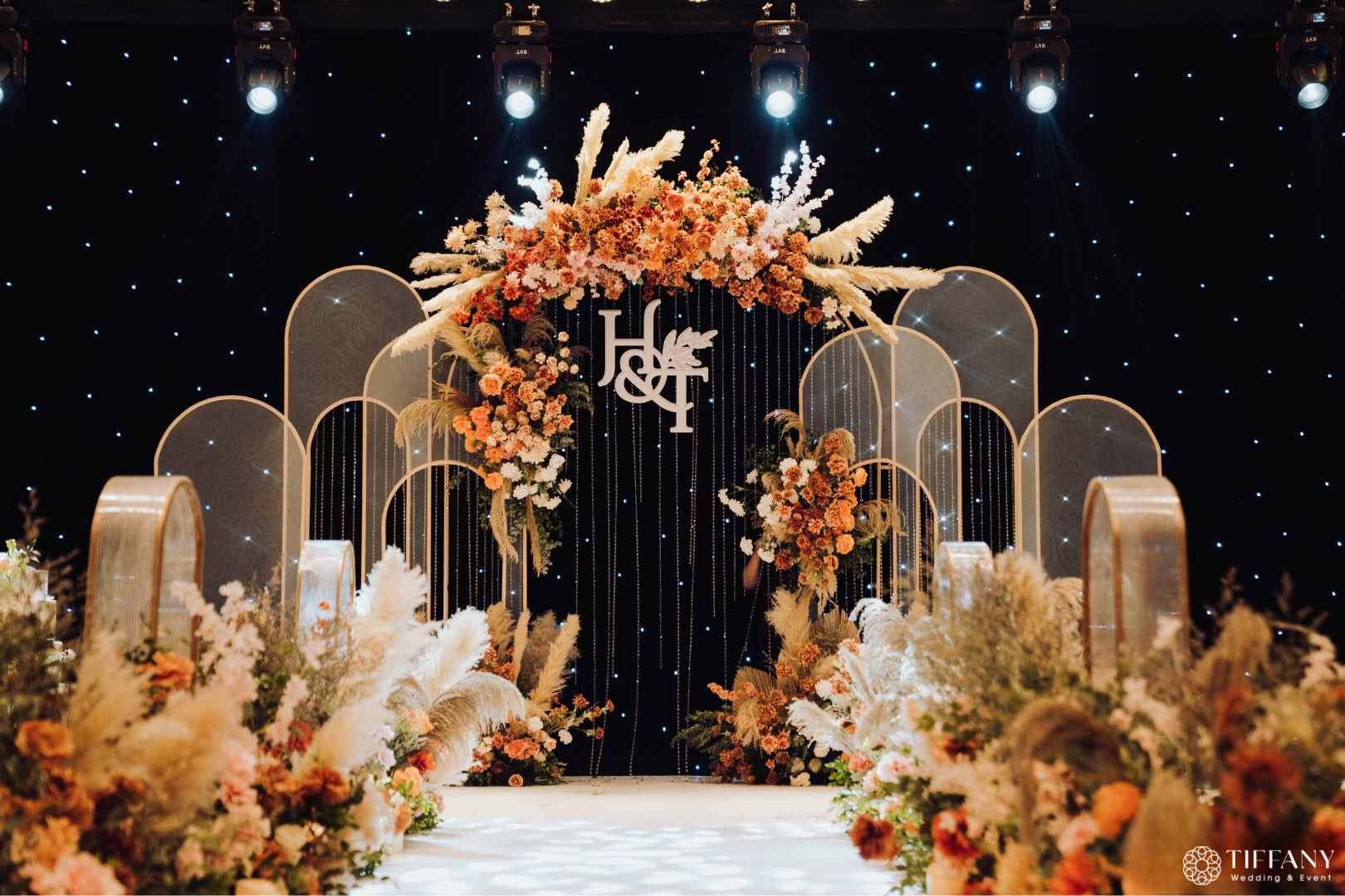 Dự án tiệc cưới tại TT Hội Nghị Quốc gia với thiết kế độc đáo