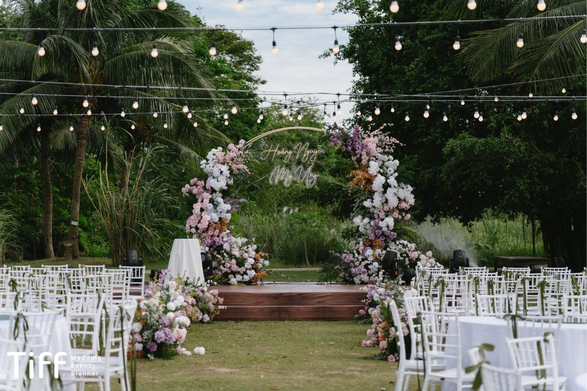 Hoa lụa cao cấp với chi tiết tinh xảo, mềm mại tự nhiên - nguồn từ tiff