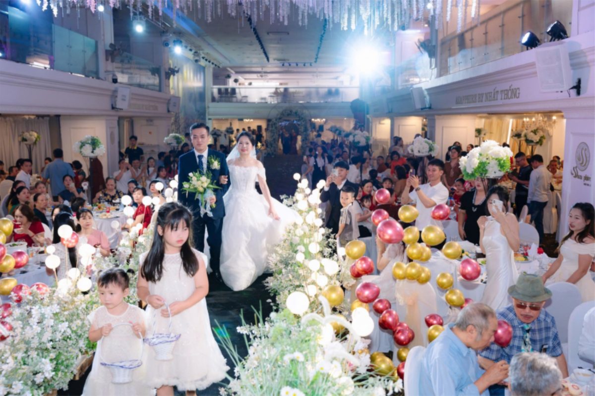 Ballroom hiện đại với đèn LED tại Azapphire