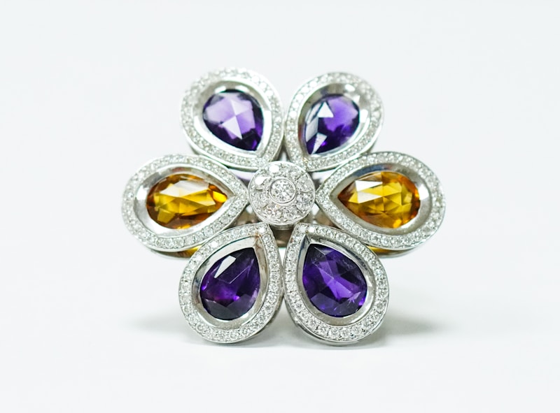 Nhẫn đính hôn đính đá sapphire xanh