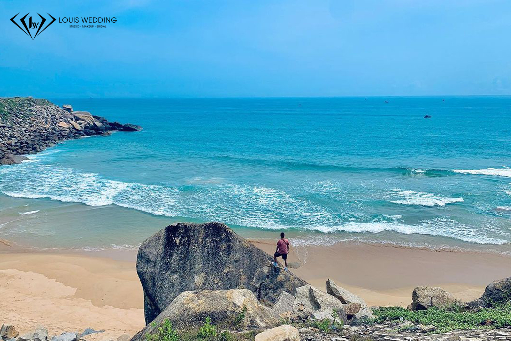 Bãi biển Bãi Môn Phú Yên với không gian hoang sơ thích hợp cho ảnh cưới