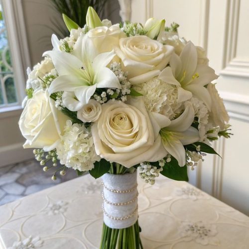 Hoa cưới dáng tròn truyền thống vẫn được nhiều cặp đôi lựa chọn cho ngày trọng đại