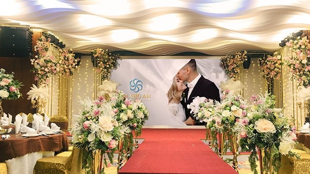 Khu vực sảnh tiệc sang trọng và tinh tế luôn cần không gian đệm rộng rãi