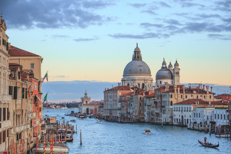 Venice với những con kênh đào thơ mộng