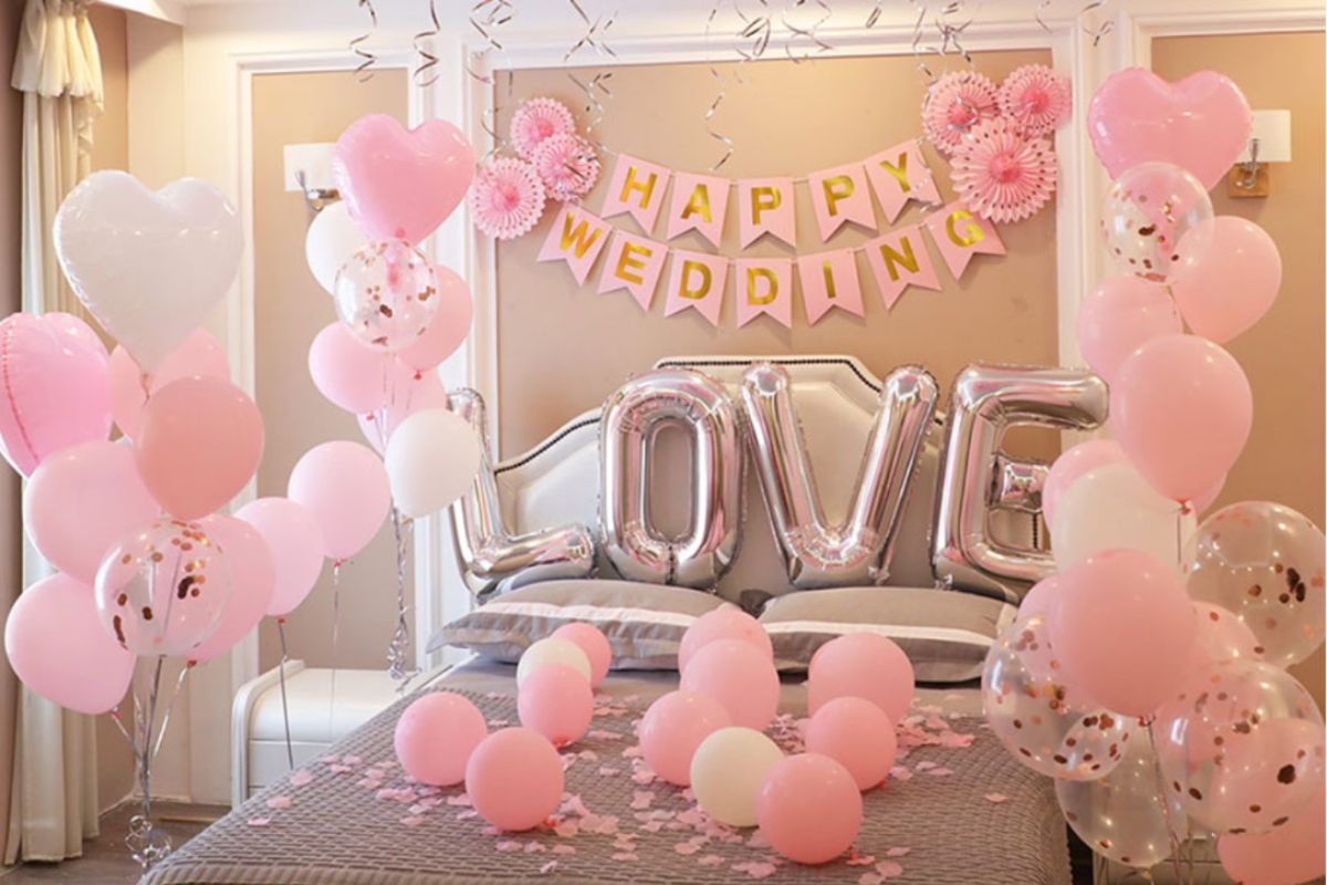 So sánh chi tiết lợi ích và rủi ro khi đầu tư giường mới cho phòng tân hôn