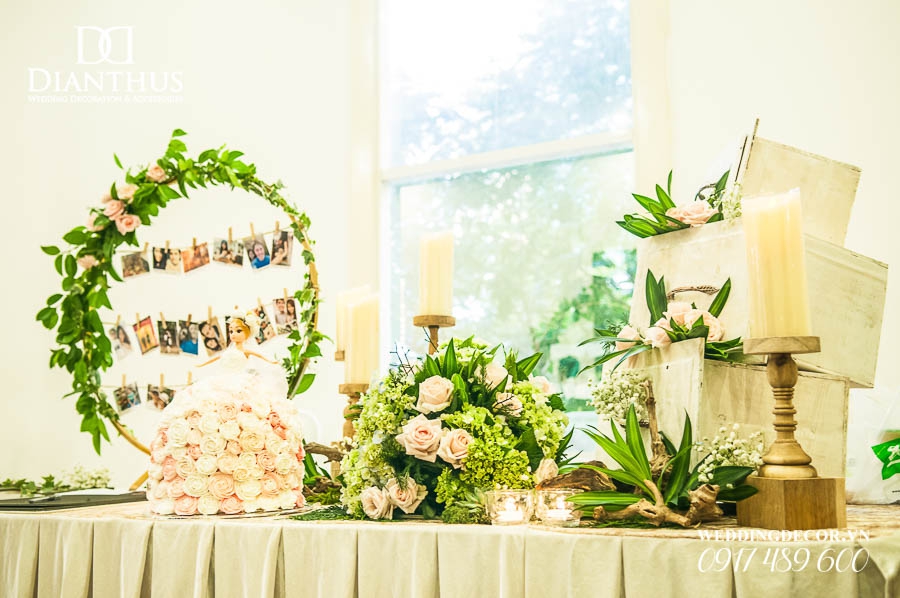 Bàn gallery tại sảnh tiệc cưới