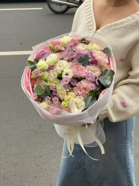 Sự hòa hợp thực tế giữa hoa cưới và phom dáng váy