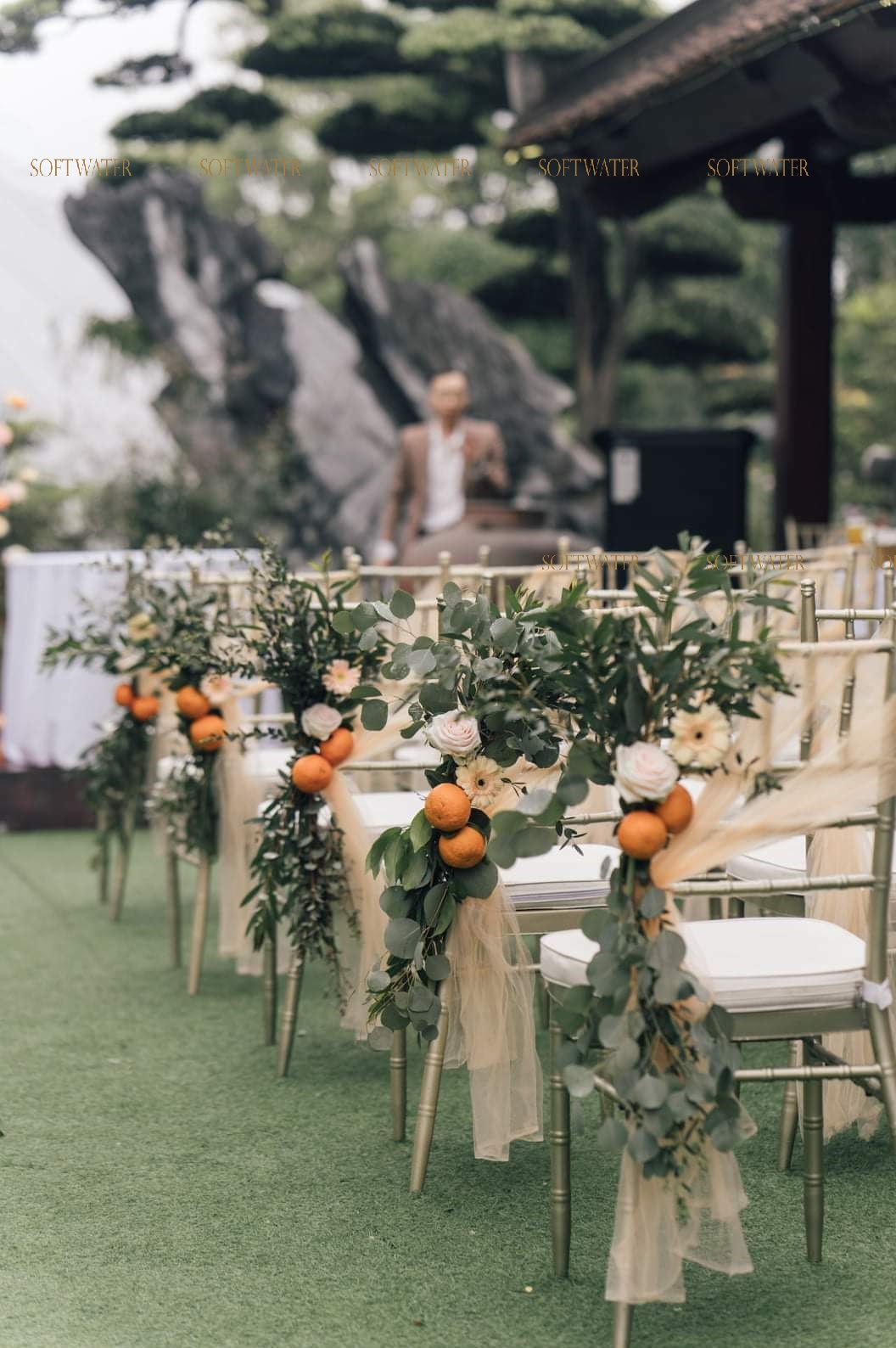 Trang trí tiệc cưới phong cách bohemian và bàn ghế đặc biệt