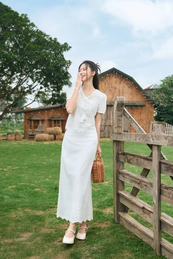 Váy đầm cưới tối giản 2026