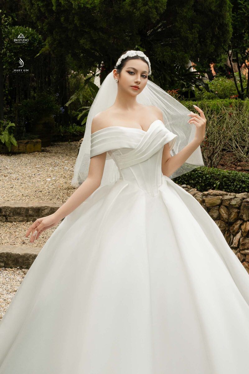 Váy cưới đơn giản sang trọng