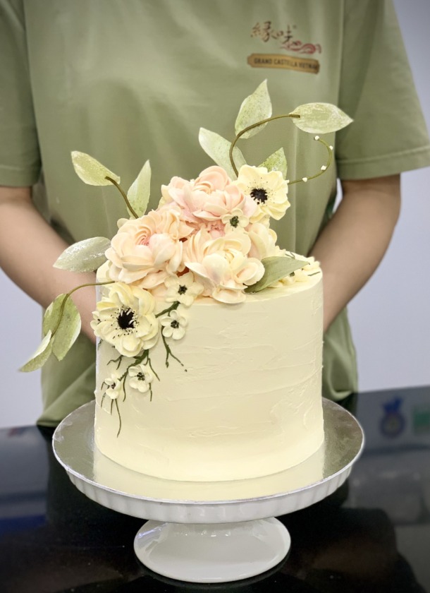 Bánh cưới hoa kem bơ