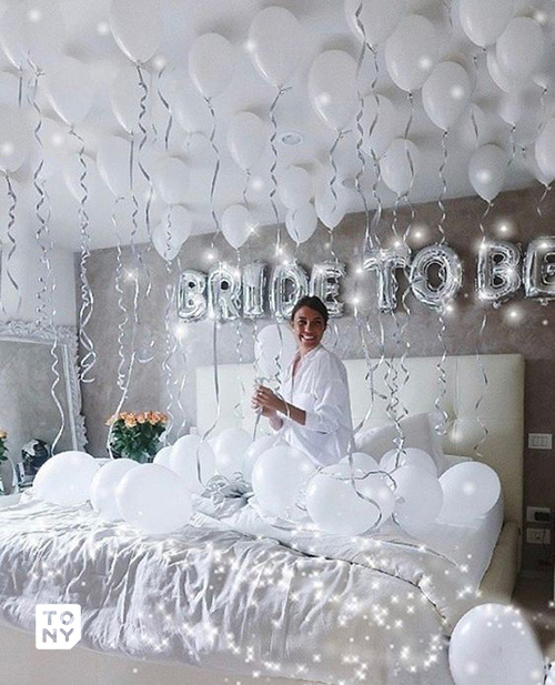 Trang trí phòng cưới bằng bóng bay kết hợp ánh sáng ấm