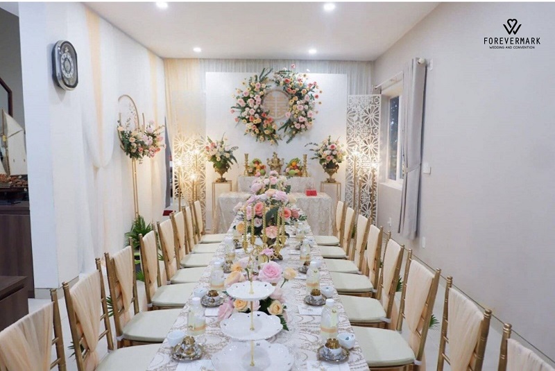 Bàn thờ gia tiên ngày cưới đơn giản