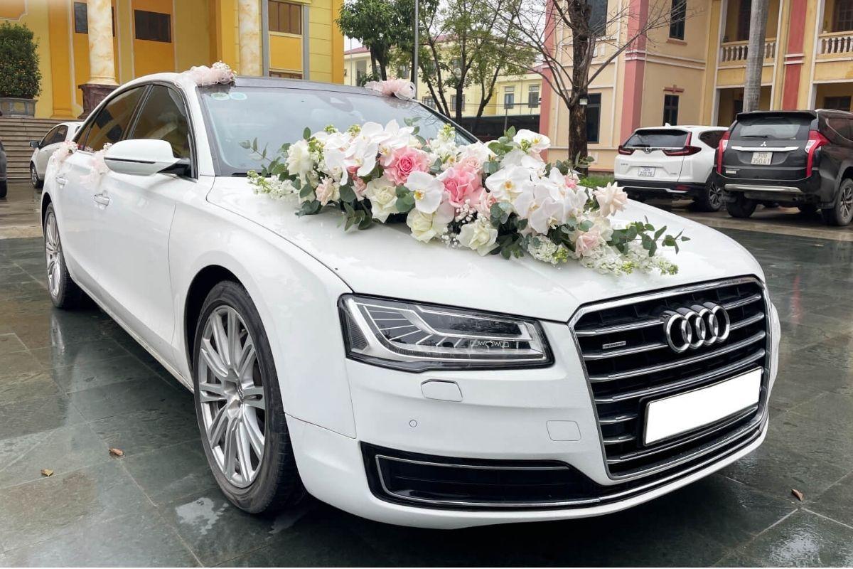 Mẫu hoa xe cưới kết hợp giữa nét lãng mạn và sang trọng