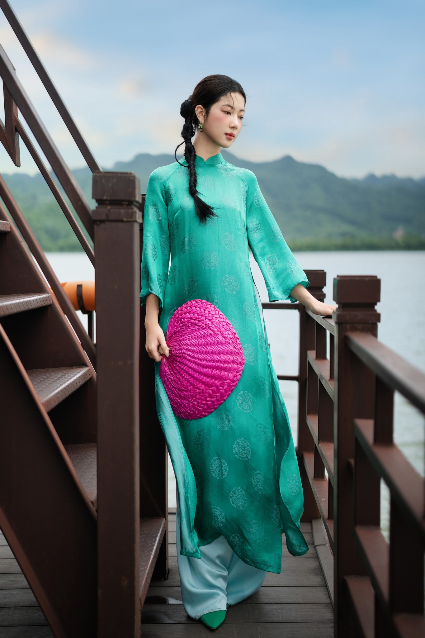 Thiết kế áo dài cưới với chất liệu và phom dáng cân đối