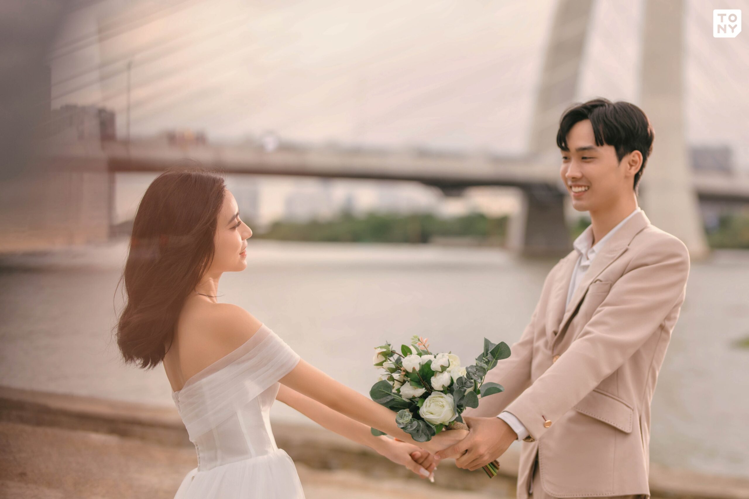 chụp ảnh cưới ngoại cảnh Sài Gòn