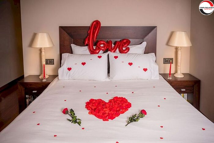 Màu đỏ và trắng là 2 gam màu khắc nhau theo phong thủy ngũ hành
