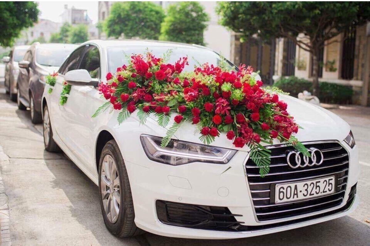 Hoa xe cưới tone đỏ rực rỡ biểu tượng may mắn
