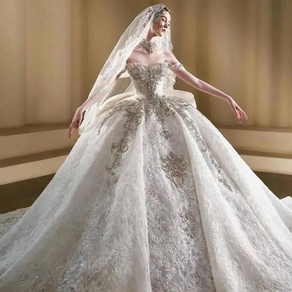 Dịch vụ và phân khúc giá của La Petite Mariée