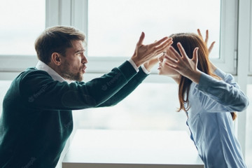 Vợ chồng ít nói và xa cách trong đời sống hôn nhân