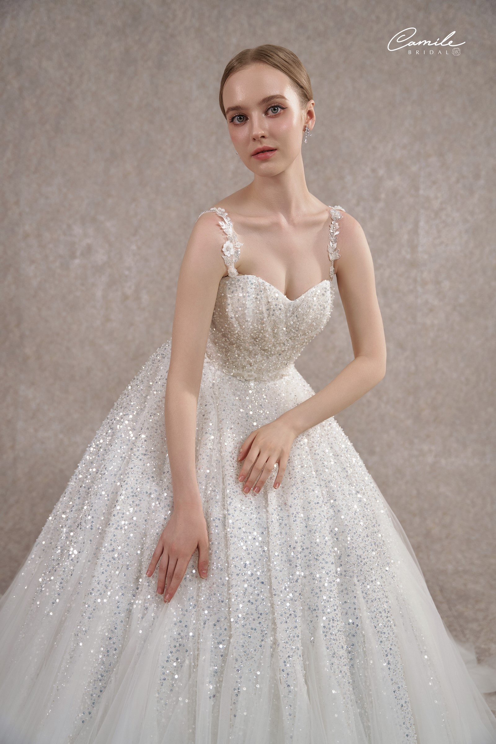 Mẫu váy cưới thanh lịch
