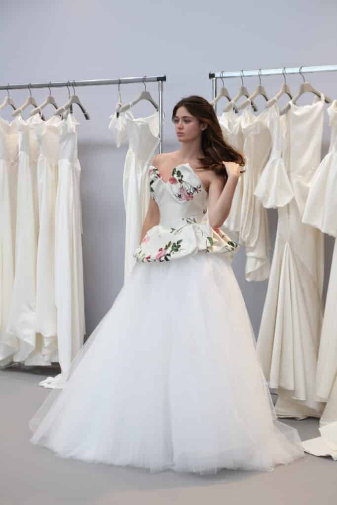 váy cưới peplum hiện đại