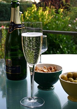 Ly Champagne sủi bọt dáng Flute