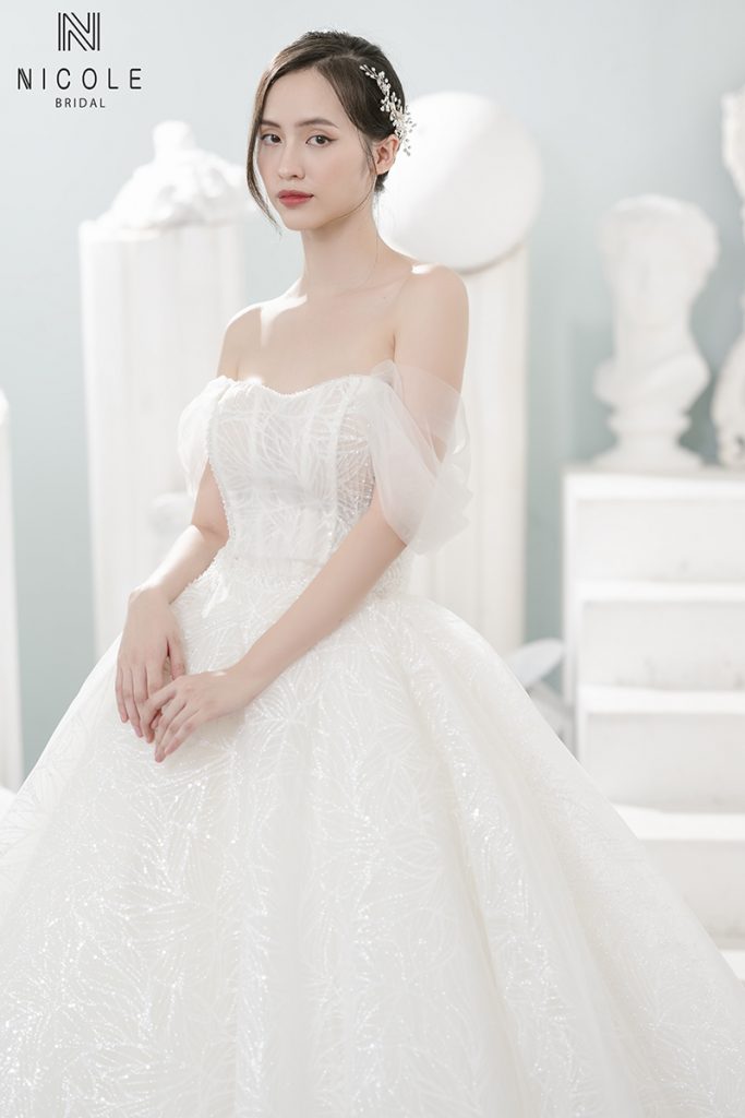 Váy cưới Ulanni lộng lẫy, thích hợp cho tiệc lớn