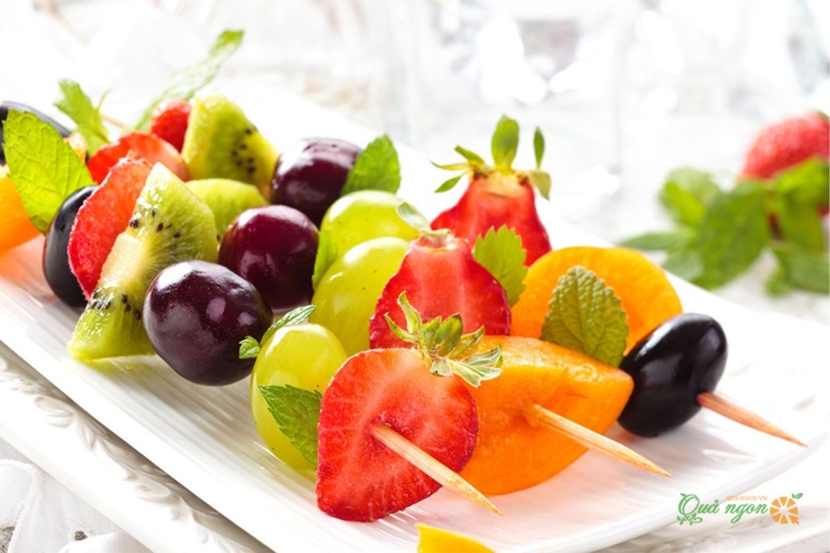 Món tráng miệng dạng xiên que trái cây