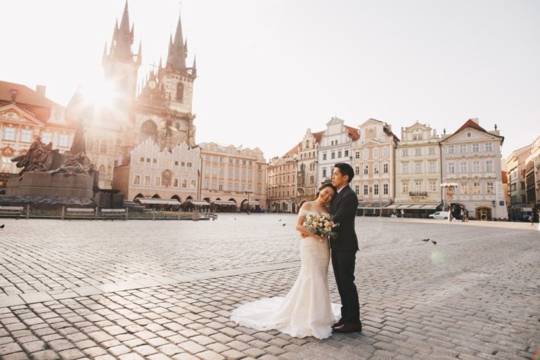 Prague – cầu đá cổ điển là bối cảnh rất hợp ảnh cưới