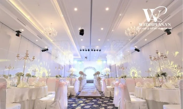 Không gian tiệc cưới Queen Plaza sang trọng