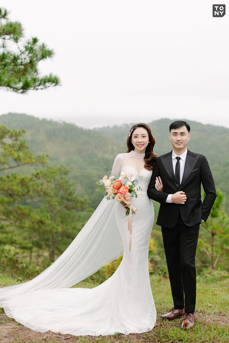 Ảnh cổng cưới ngoại cảnh lãng mạn hòa cùng thiên nhiên