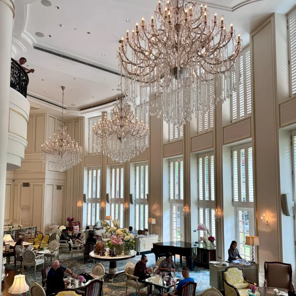 Sảnh khách sạn Park Hyatt Saigon với thiết kế kiến trúc sang trọng
