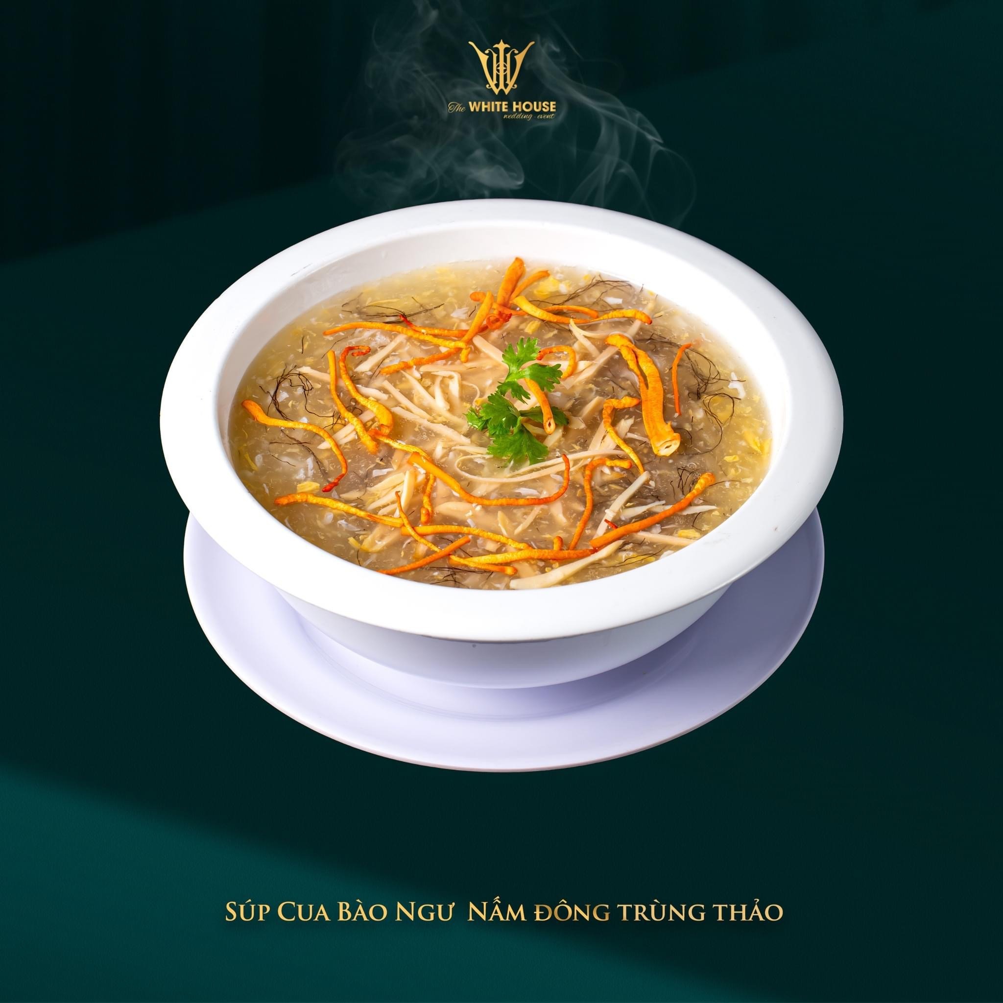 Súp vi cá đám cưới sang trọng trong bát sứ trắng