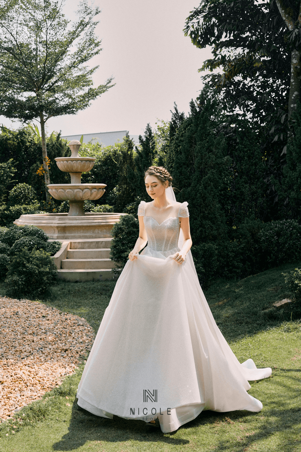 Váy cưới Adalie nhẹ nhàng và sang trọng