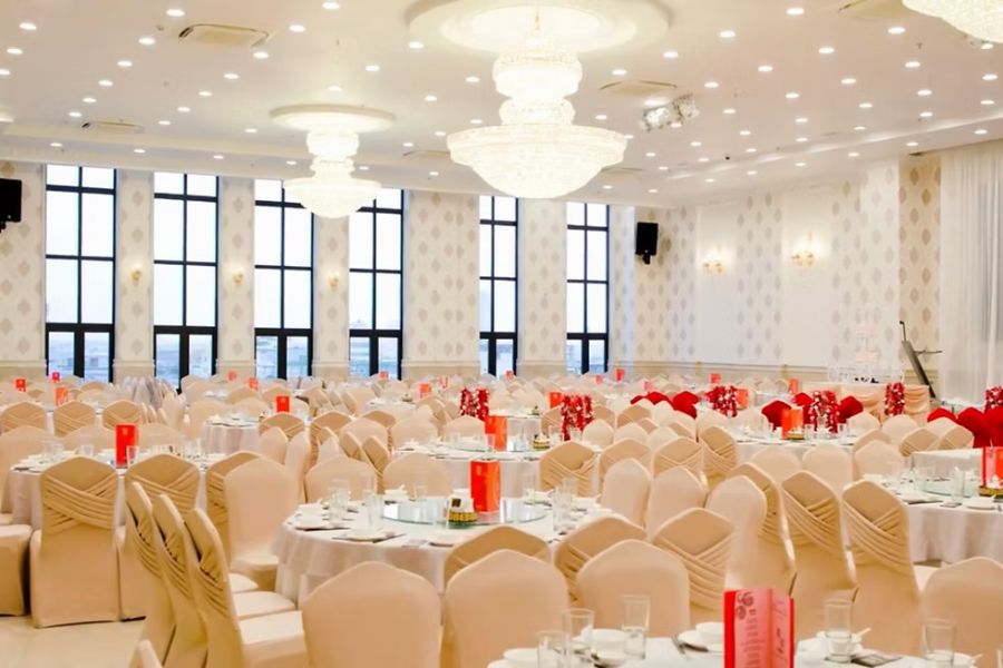 Nhà hàng Ái Huê là thương hiệu nổi tiếng tồn tại trên 70 năm